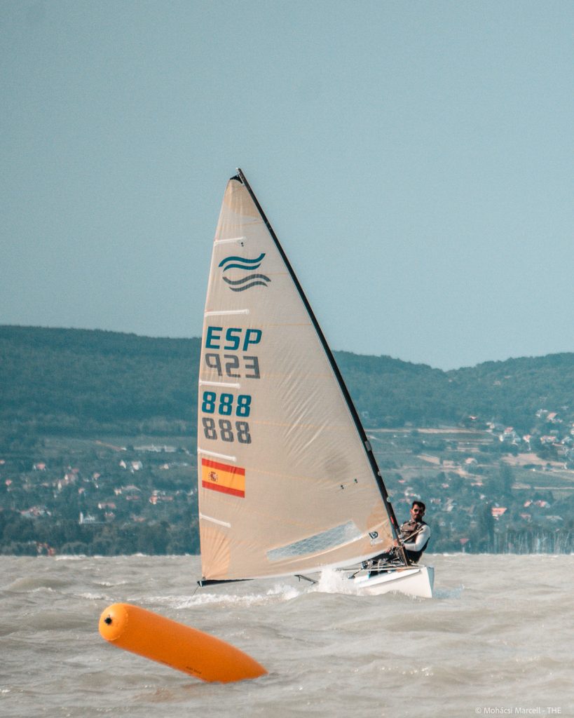 Spanish sailor coming up to a mark 