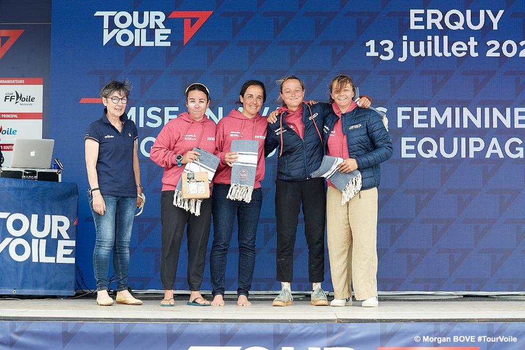 female crew of Helvetia Purple by Normandy Elite Team at the awards ceremony