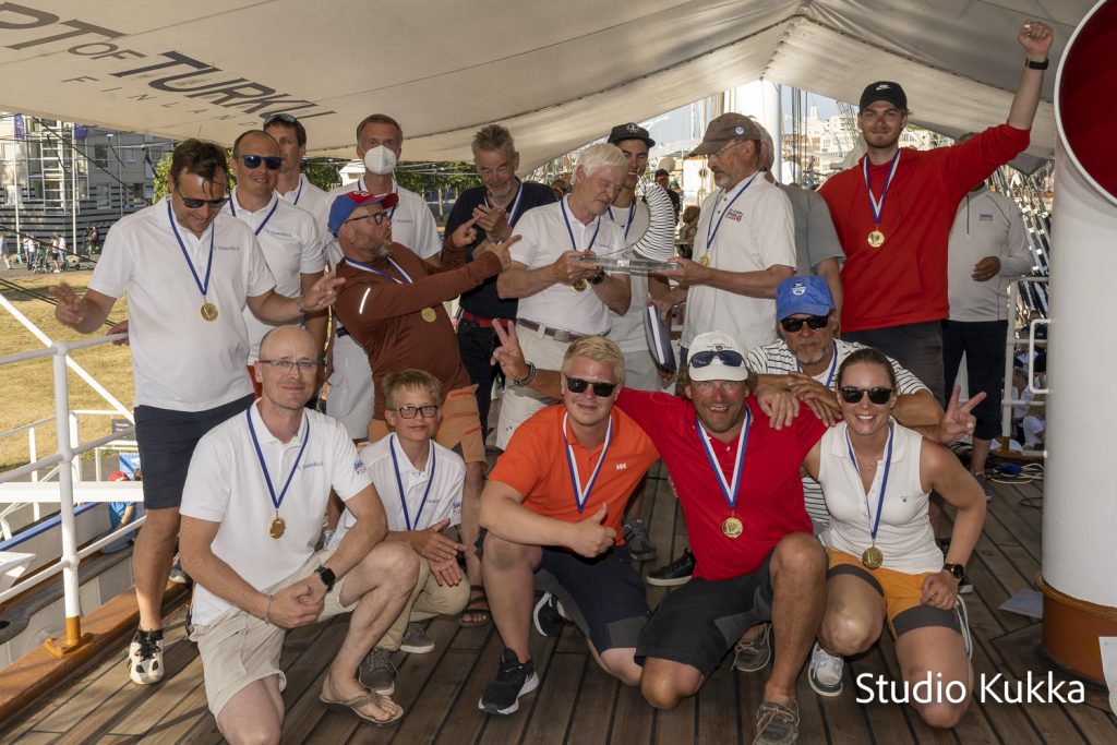 Tarantella II crew at the award ceremony