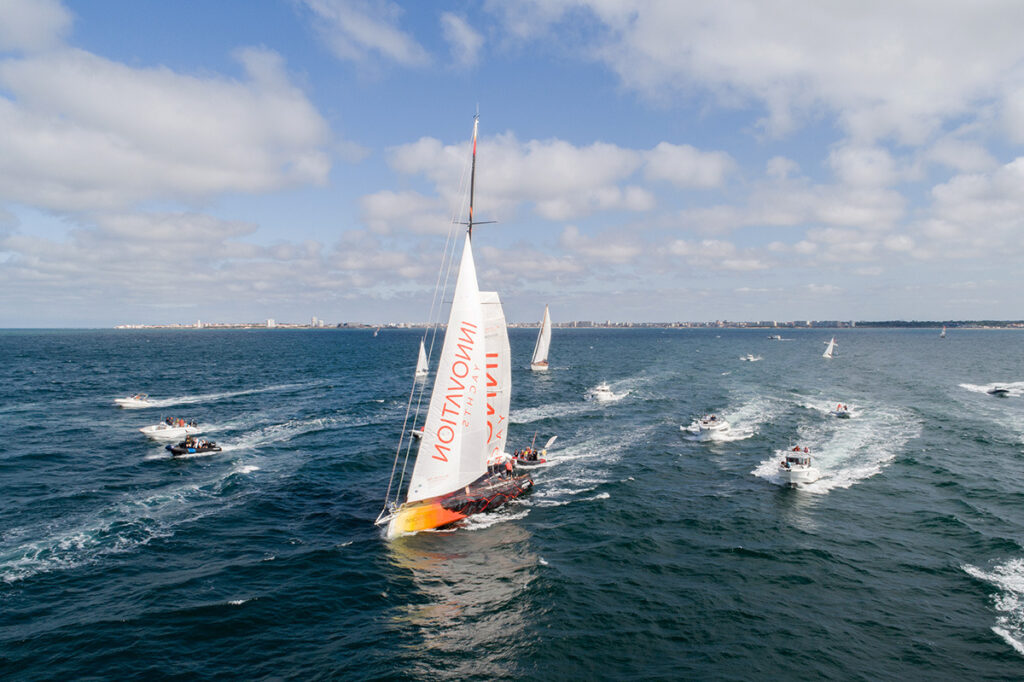 Sedlacek leaving the harbour on his yacht under sail