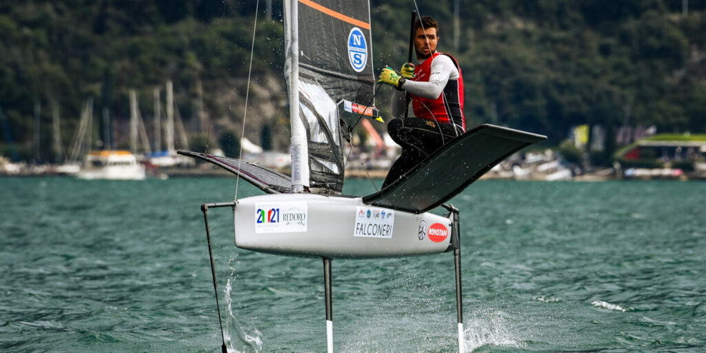 Iain Jensen sailing upwind on the foils.