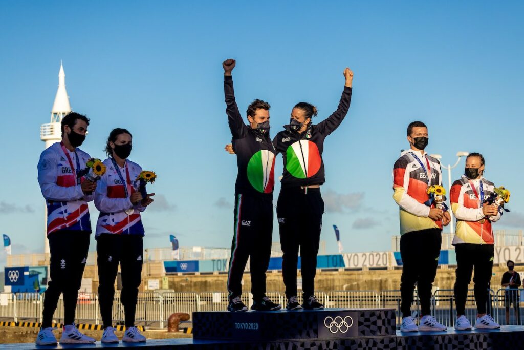 (left) John Gimson and Anna Burnet, (centre) Ruggero Tita and Caterina Banti and (right) Paul Kohlhoff and Alica Stuhlemmer standing on the podium at the medal ceremony.