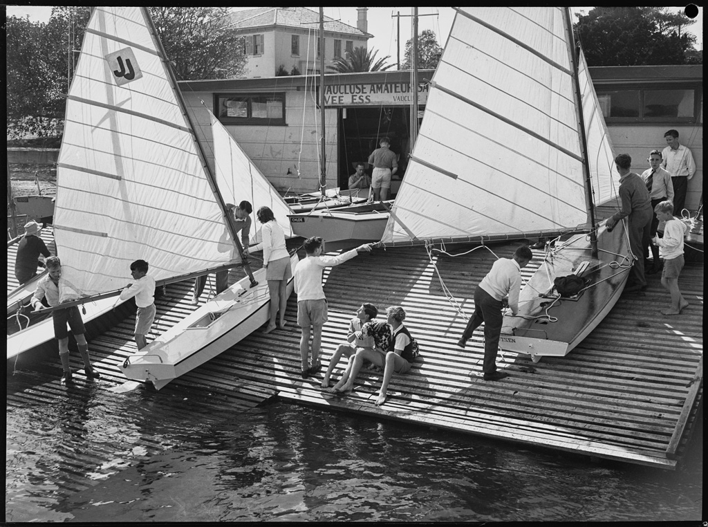 VJs being set up at Vaucluse (photo in black and white).