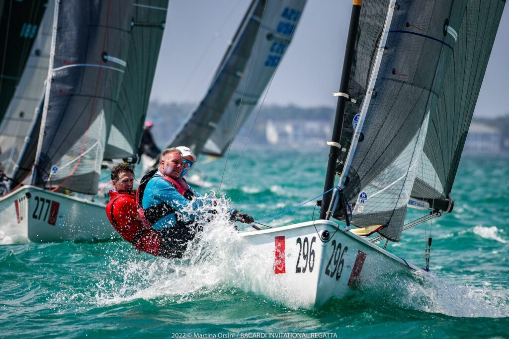 Viper sailing upwind, creating splash. Crew hiking.