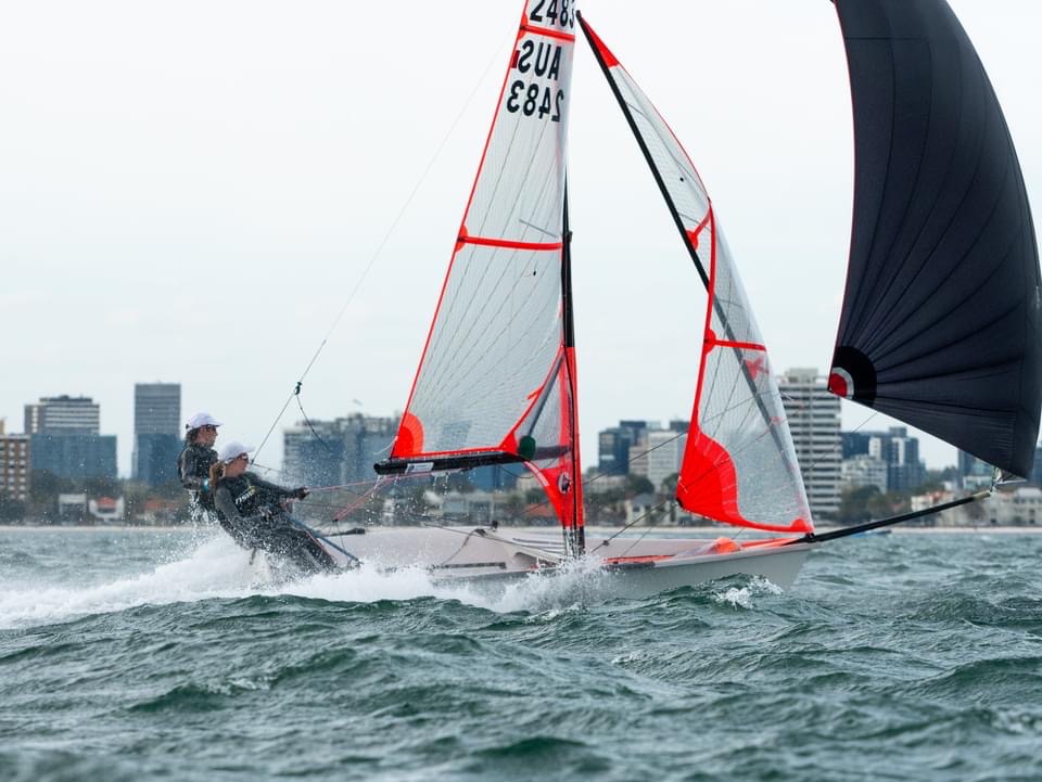 Zoe Dransfield steering the 29er on kite reach.