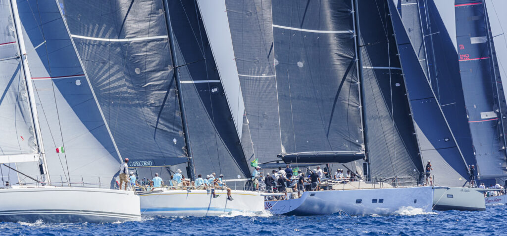 Fleet at start line.