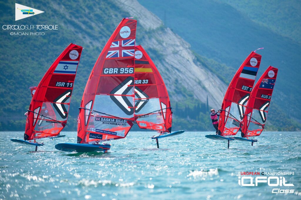 Fleet sailing upwind.