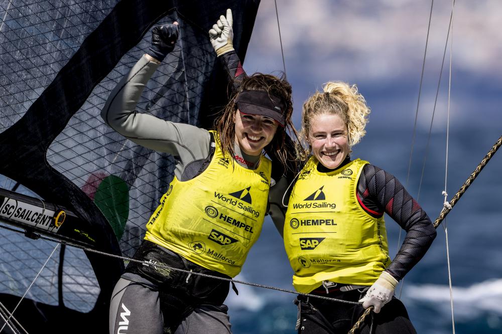 Odile van Aanholt and Annette Duez smiling on the 49erFX (standing up).