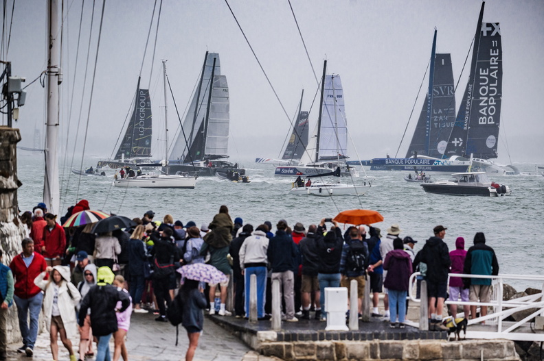 Thousands of spectators braved the inclement conditions to watch the start of the world's largest offshore race ﻿© Martin Allen/pwpictures.com