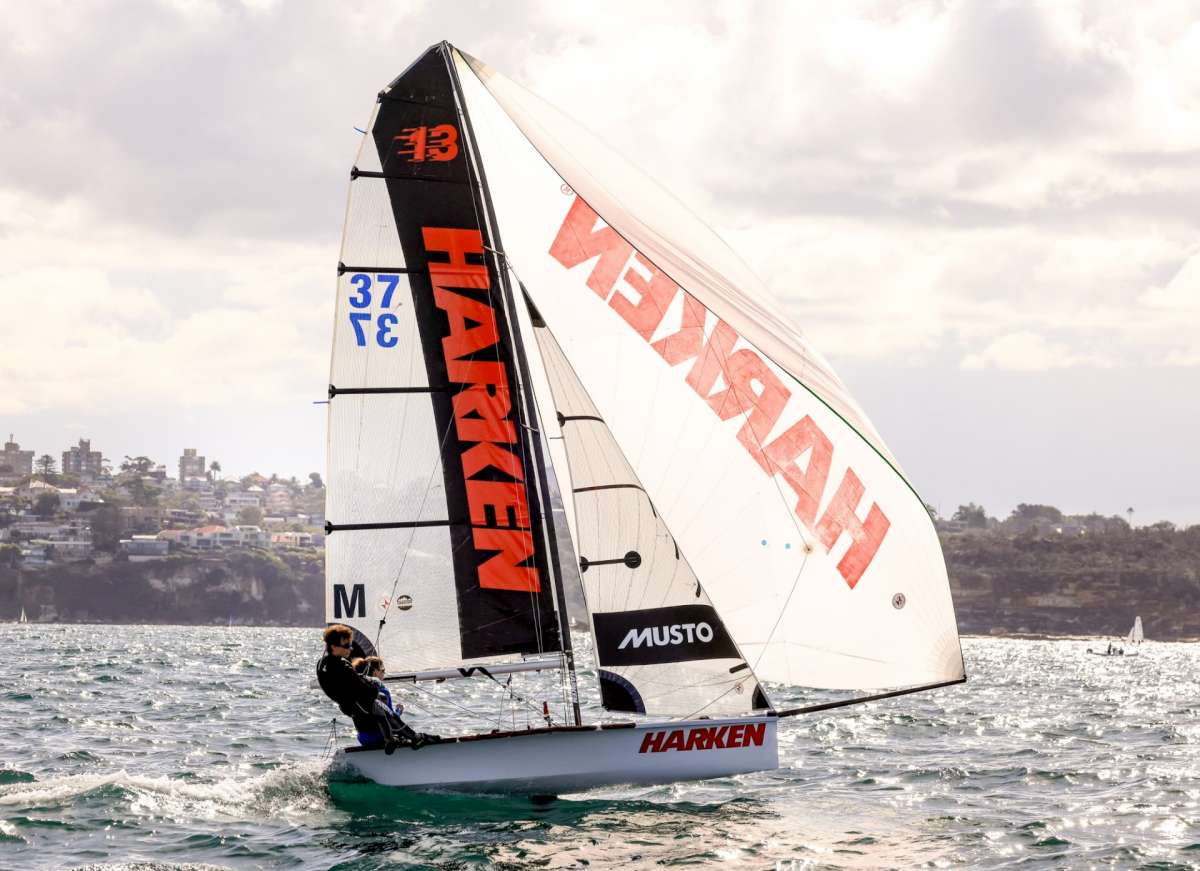 sydney to hobart yacht race leaders