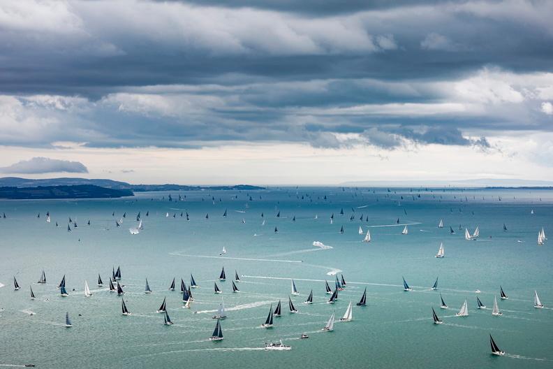 The record-sized fleet made a spectacular sight as it made its way out of the Solent © ROLEX/Carlo Borlenghi