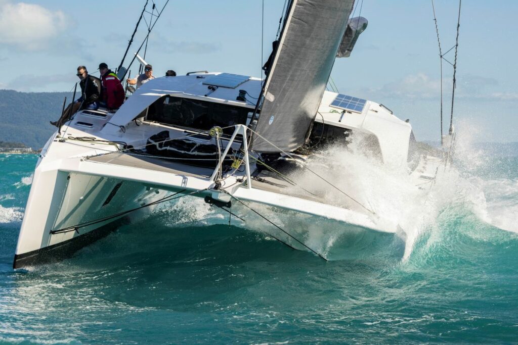 Mint ploughs through the waves - Andrea Francolini, ABRW pic