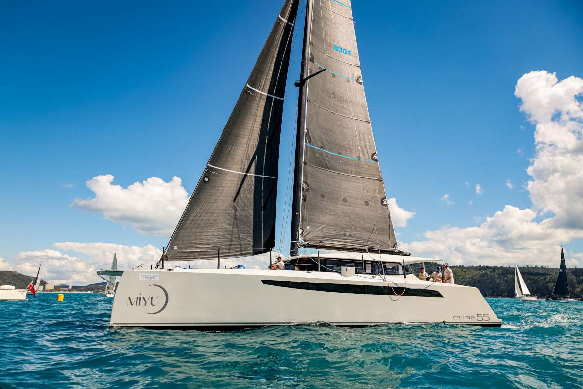 HIRW25 Miyu_Multihull White div_credit Salty Dingo