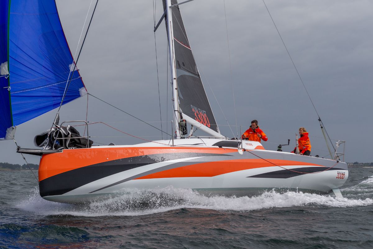 Jeanneau-Sun-Fast-3300 - on display