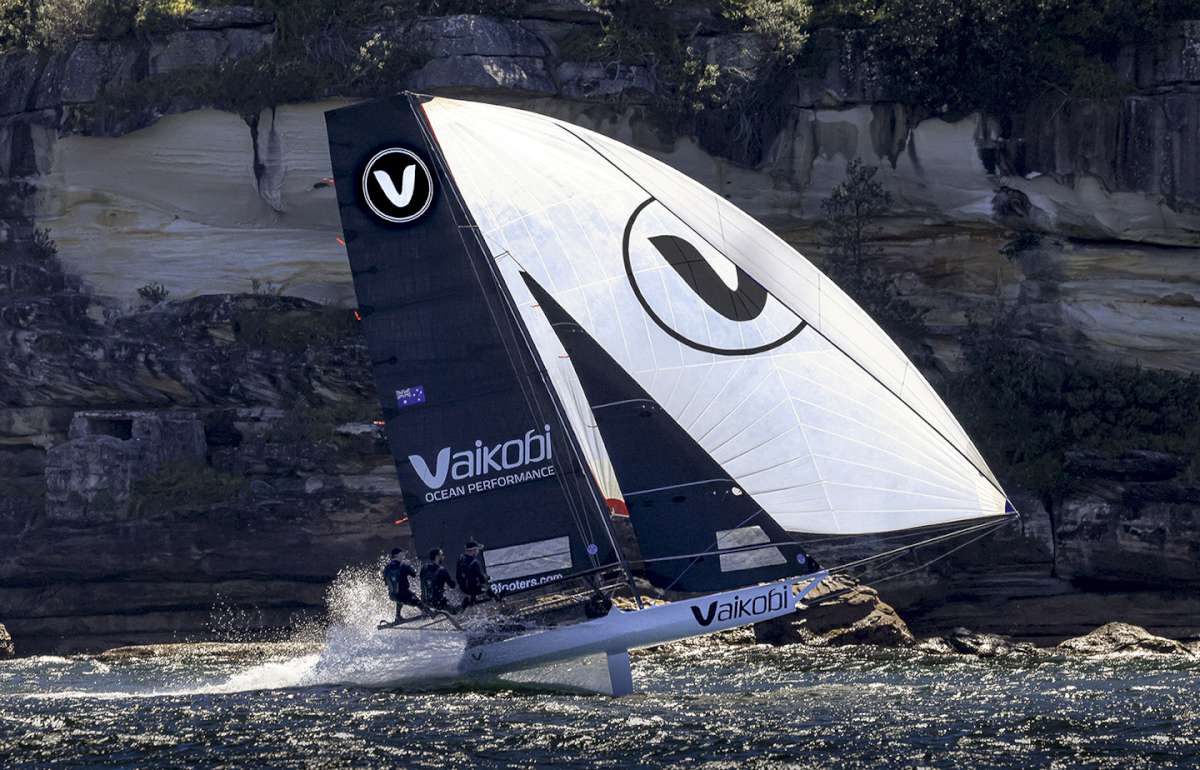 Close to shore (SailMedia)