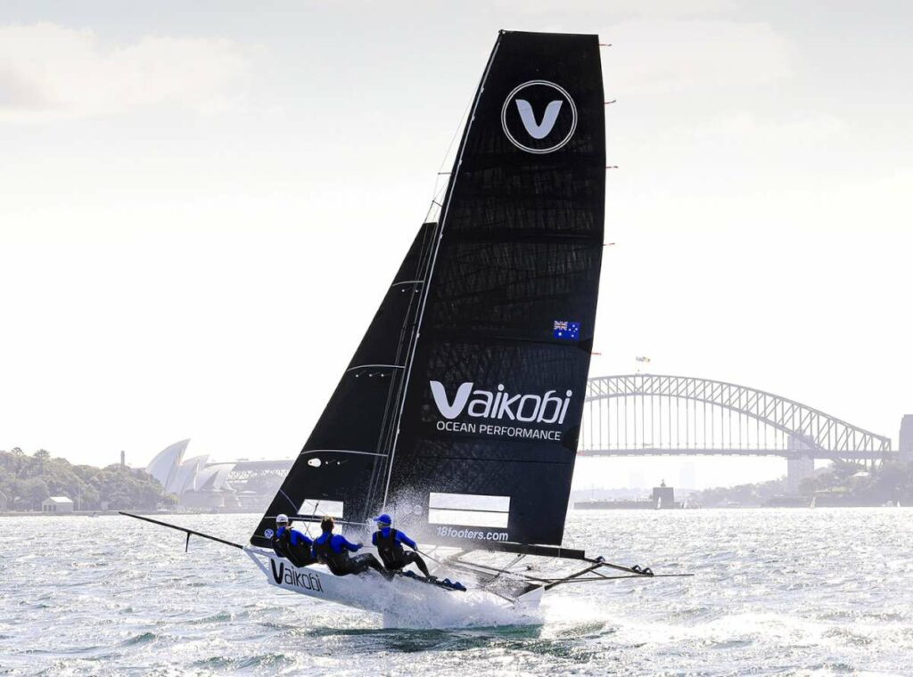 Harbour bridge, Opera House and Vaikobi (SailMedia)