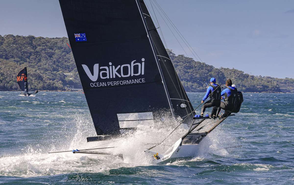 Tight reach in a southerly wind (SailMedia)