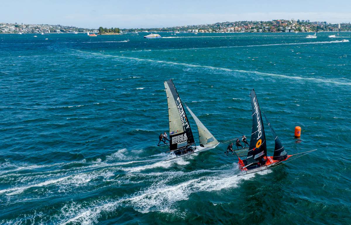 Mark rounding approaches (SailMedia)