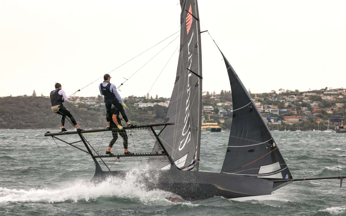 Crew in litle bit of trouble (SailMedia)