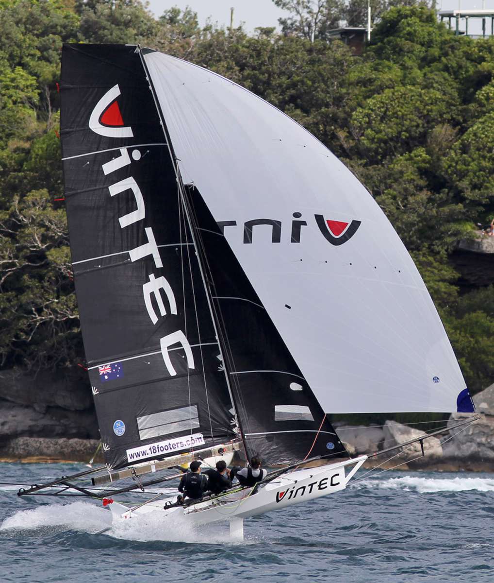 Tom in action just a few races into his 18 footers career in 2020 (Frank Quealey)