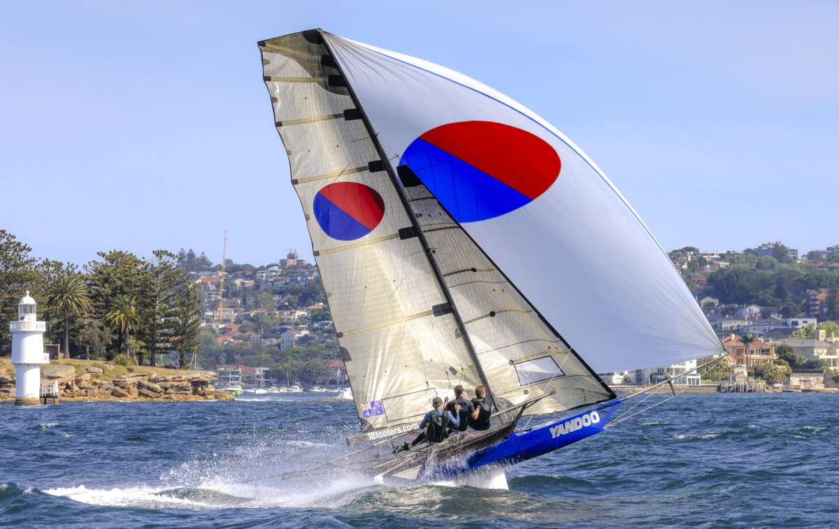 Yandoo on the way to victory in Race 1 of the Club Championship (SailMedia)