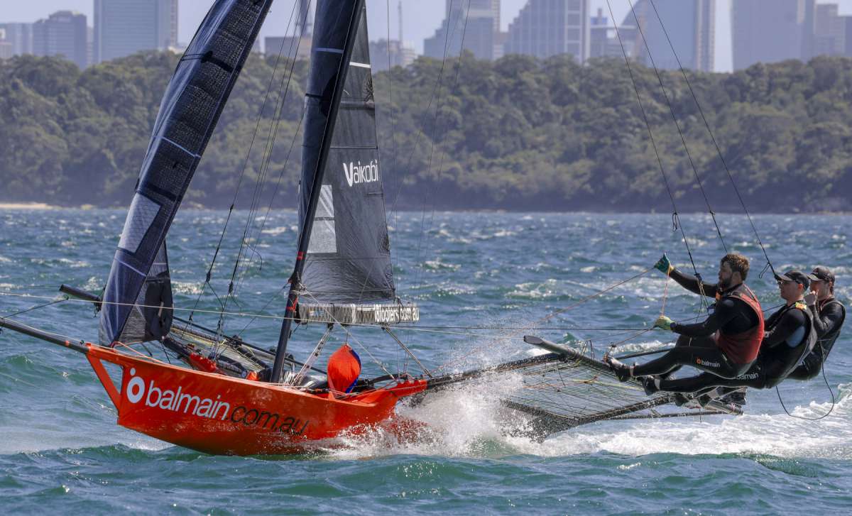 Balmain's crew in Race 2 (SilMedia)