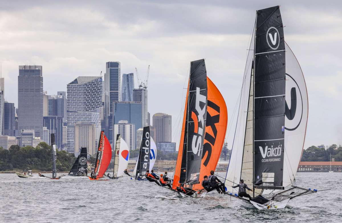 Heading toward the city on lap two (SailMedia)