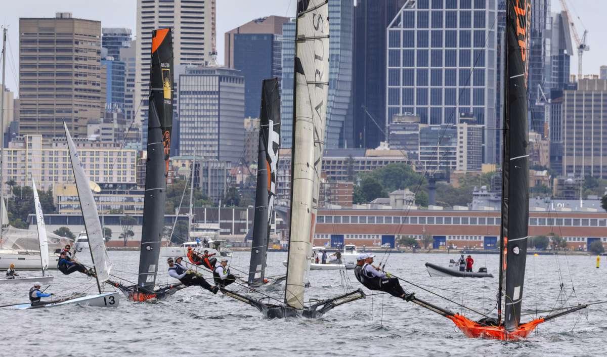 Traffic in last Sunday's Spring Championship Race 4 (SailMedia)