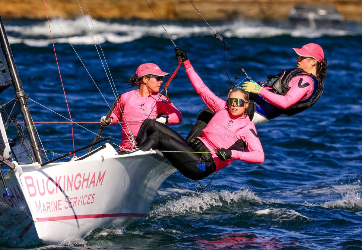 Queens of Buckingham Skiff Team
