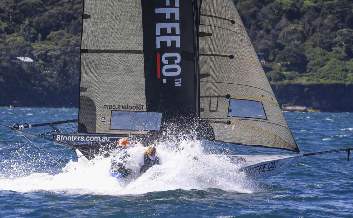 Fighting hard in the strong wind (SailMedia)