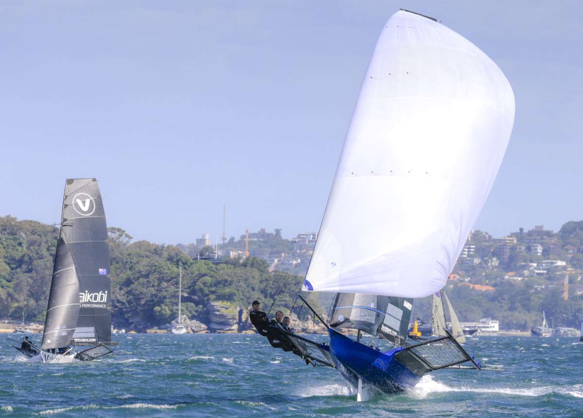The Andoo team pass Vaikobi downwind (SailMedia)