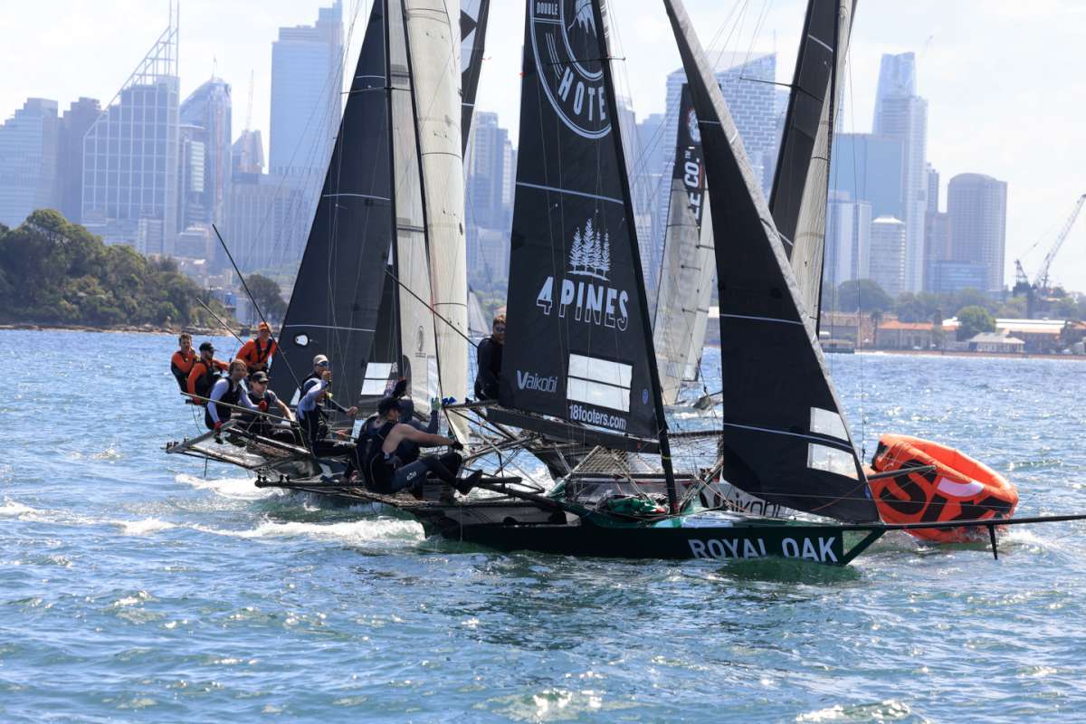 The Oak Double Bay leads a tightly bunched group at the weather mark (SailMedia)