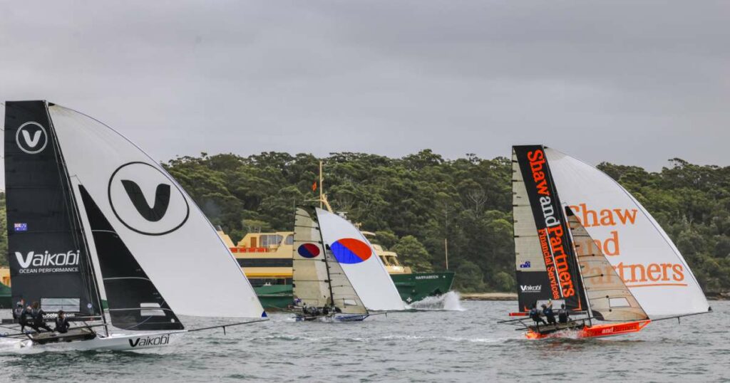 Manly Ferry arrives at the wrong time for the leaders (SailMedia)