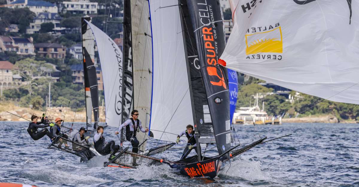 The young Rag & Famish team approach the bottom mark (SailMedia)