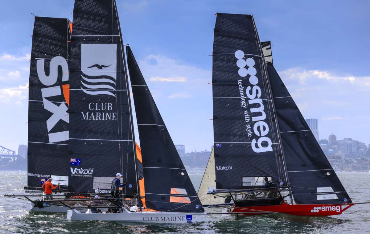 Smeg heads a group into the weather mark (SailMedia)-1200