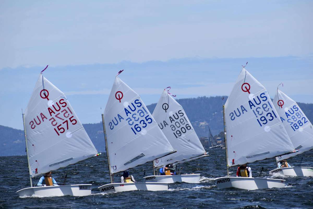 Open Fleet leaders Heeley (1575) Cooper (1635) and Roche (1931) in close racing Credit Jane Austin