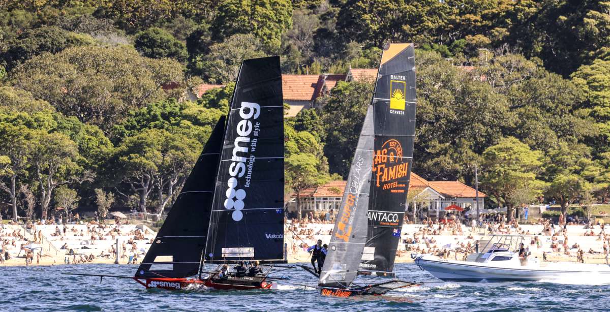 Tight battle between Rag & Famish and Smeg off Neilsen Park (SailMedia)