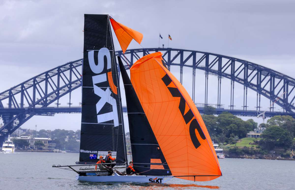 Torn spinnaker ruined Sixt chances (SailMedia)