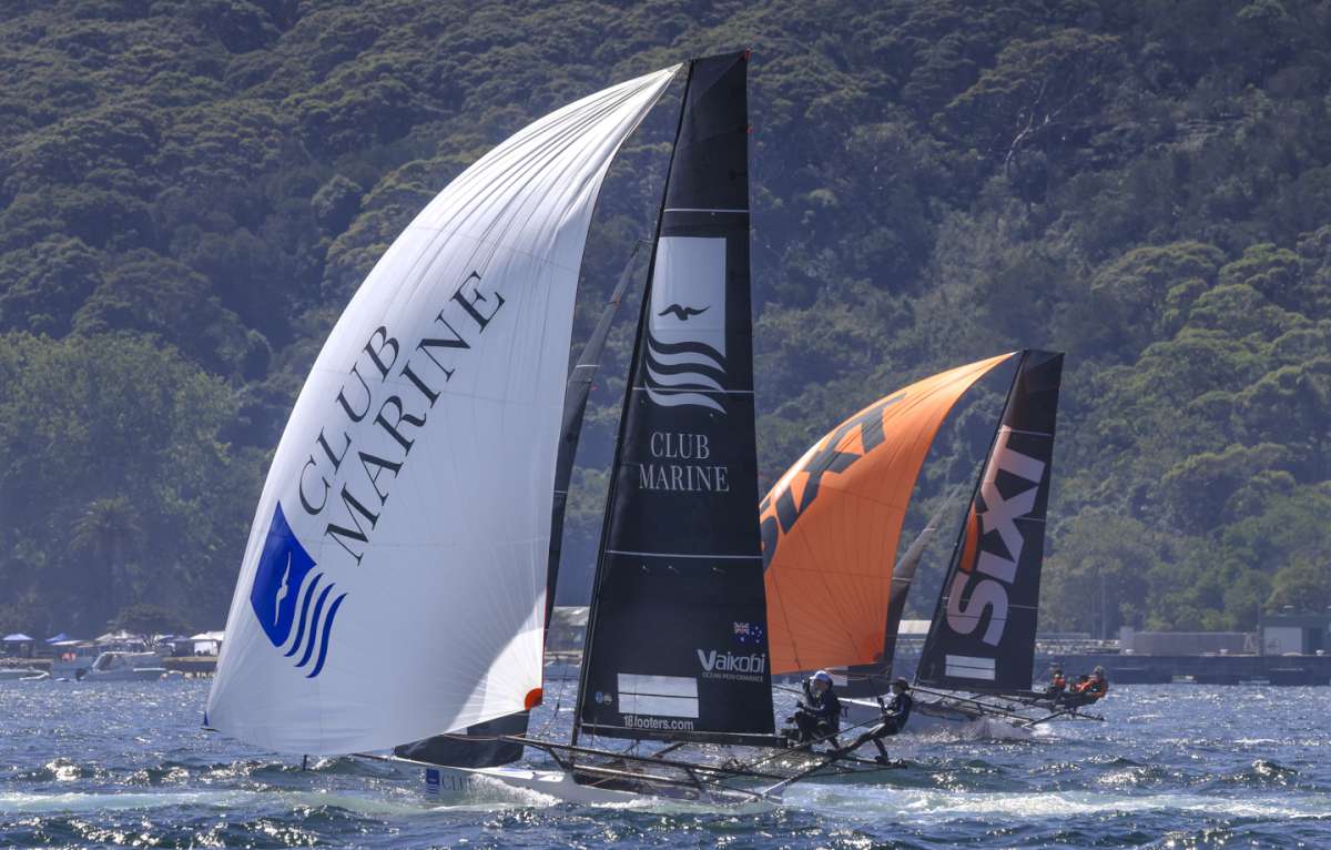 Club Marine and Sixt on the spinnaker run down the middle of the course (SailMedia)