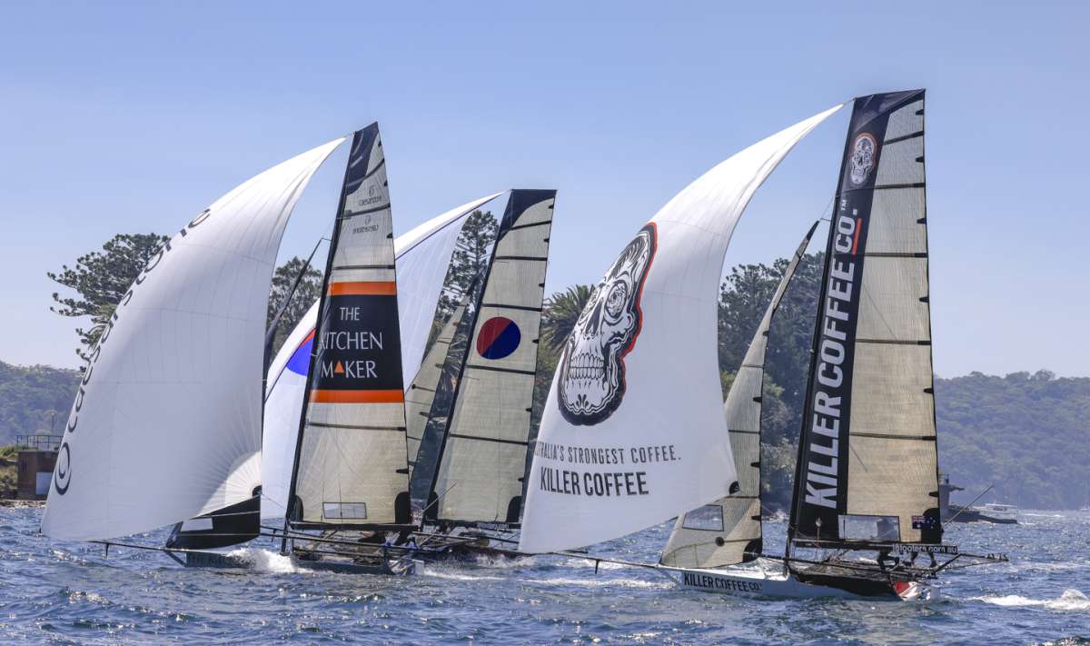 Rounding the wing mark (SailMedia)