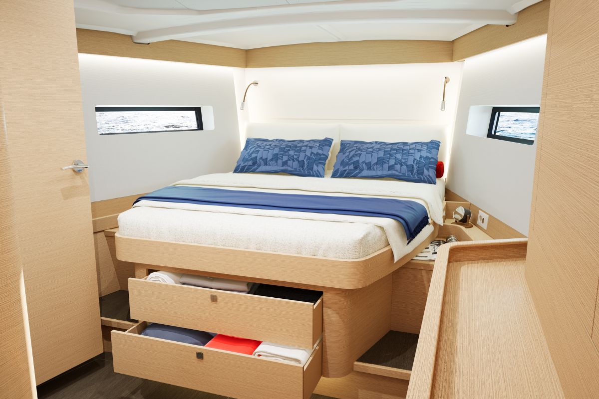 Jeanneau Sun Odyssey 455 - onboard comfort and storage