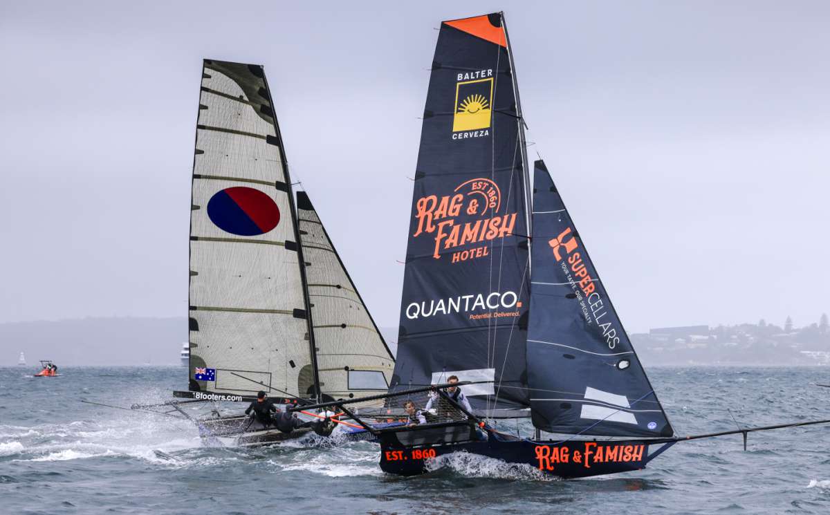 Action at the first weather mark (SailMedia)