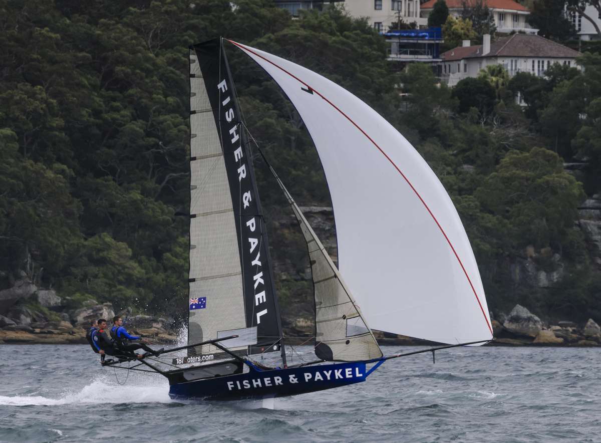 Fisher & Paykel on the run to Obelisk (SailMedia)