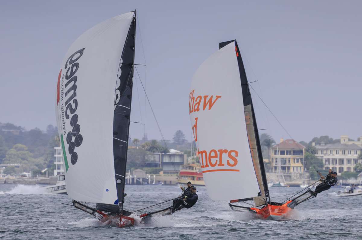 Smeg and Shaw and Partners approach the mark at Athol Bay (SailMedia)