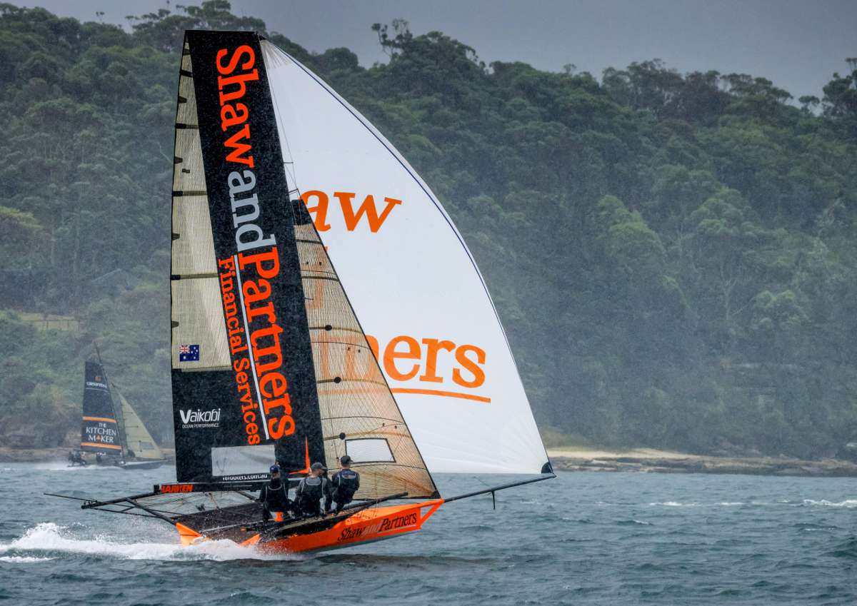 Shaw and Partners on a southerly run (SailMedia)