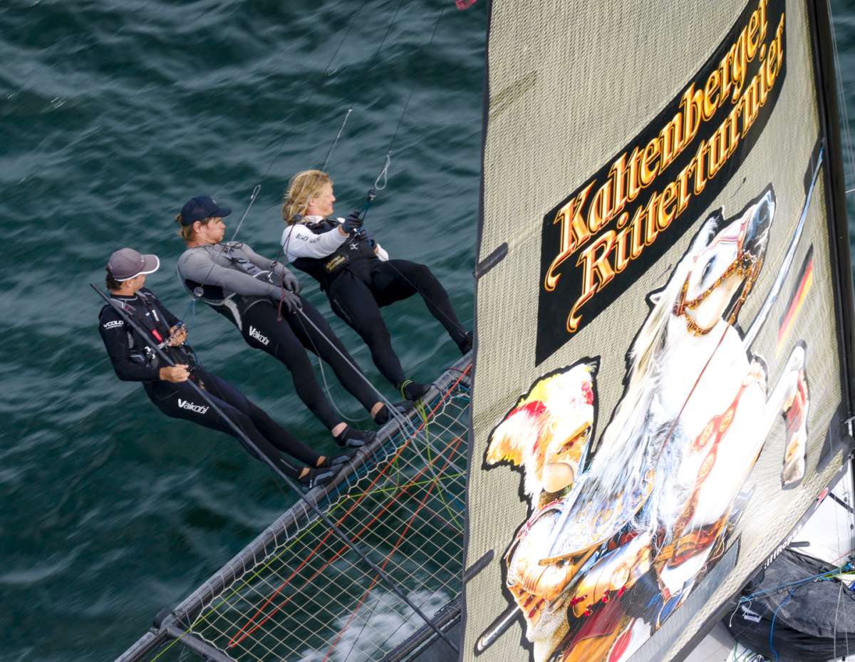 Black Knight's crew working hard (SailMedia)