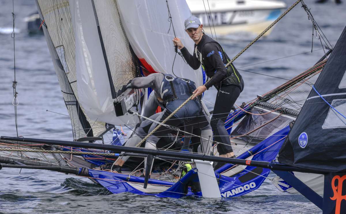 John Winning Jr keeps an eye on the challenging Rag & Famish (SailMedia)