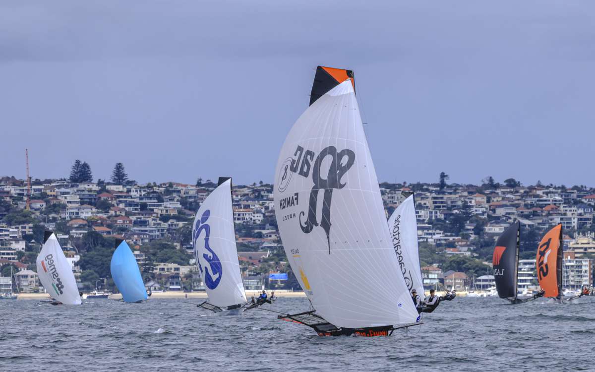 The Rag leads the chasing pack down the first spinnsker run(SailMedia)