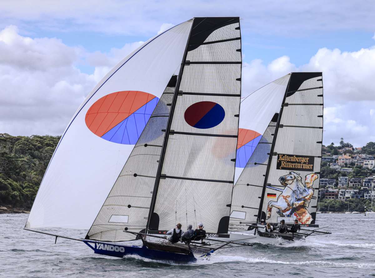Close racing between Yandoo and Black Knight (SailMedia)