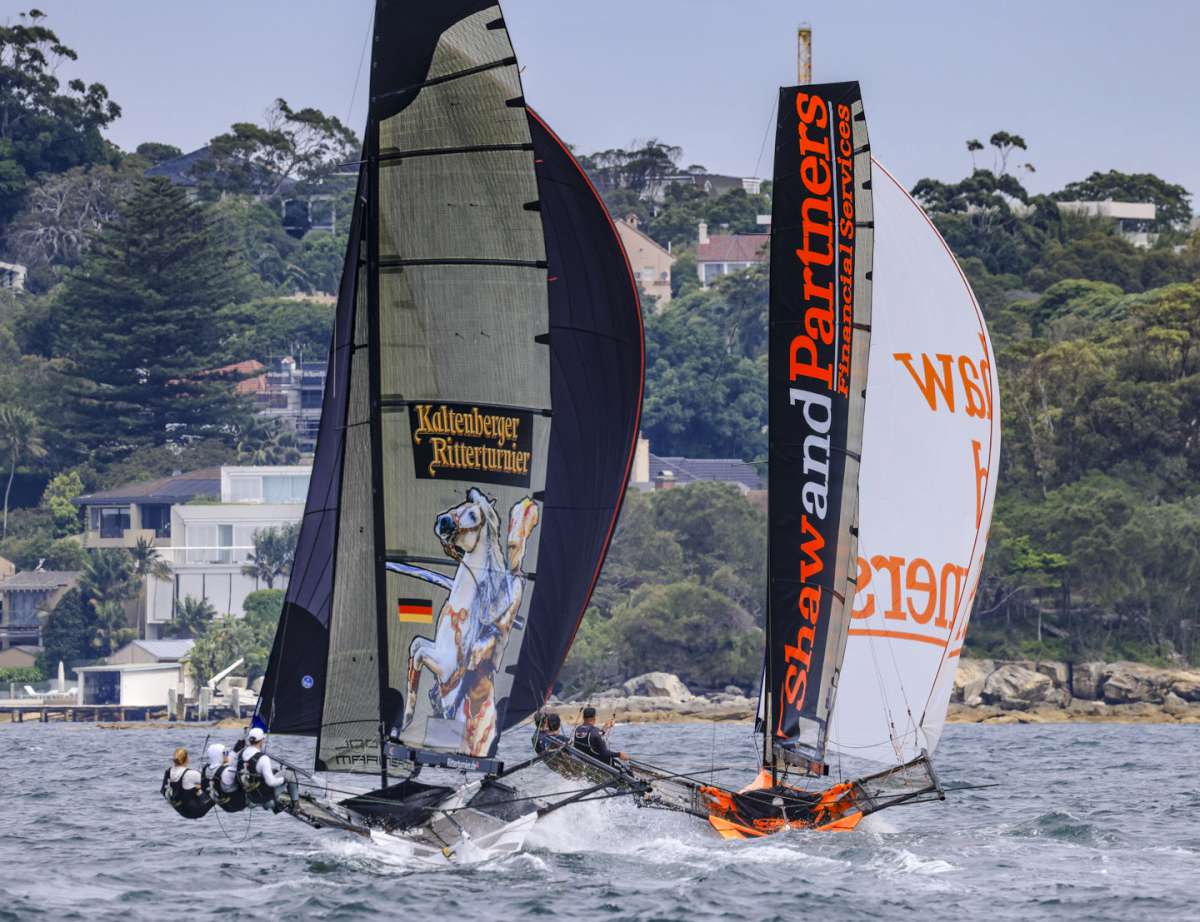 BlackKnight & Shaw and Partners on the first spinnaker run (SailMedia)